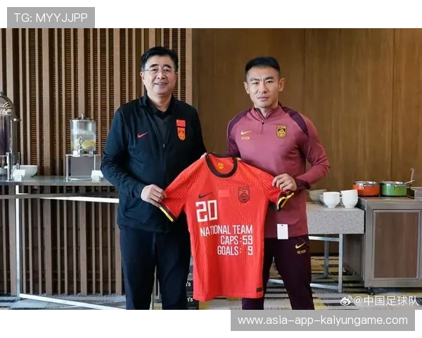 中国足球退役球员加入教练队伍现象剖析，中国足球运动员退役后干什么