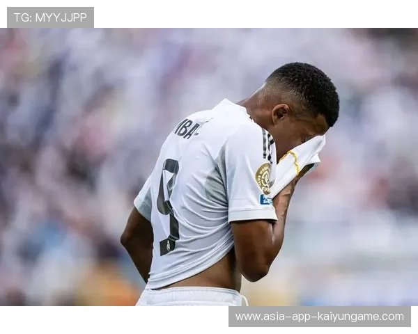 巴黎4–0横扫皇马，姆巴佩助攻帽子戏法