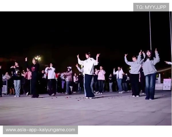 舞动全场!运动员“极速冲刺”燃爆全场氛围! 舞动全场!运动员“极速冲刺”燃爆全场氛围!