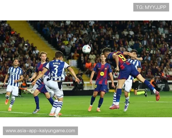 亚马尔右路连过两人传中，助攻莱万抢点入